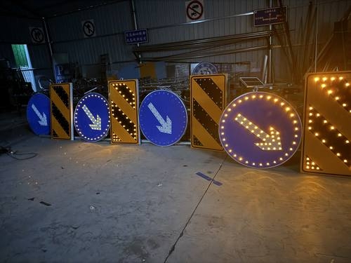 承德承德河南太阳能交通标牌 河南自发光交通路标牌厂家